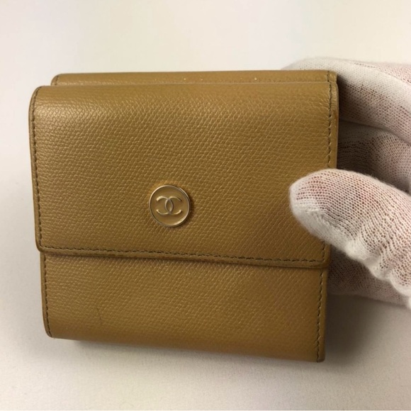 Full Inclusion authentic Chanel vintage Beige Sevruga Compact Wallet. - Picture 4 of 15